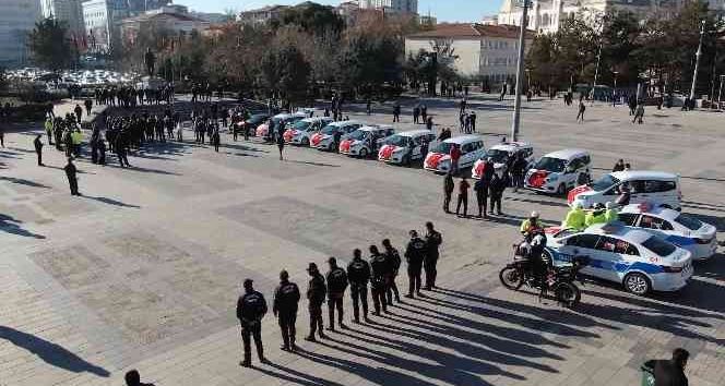 KIRIKKALE EMNİYETİ YENİ ARAÇLARI NA KAVUŞTU 14 ARAÇ TÖRENLE HİZMETE GİRDİ.