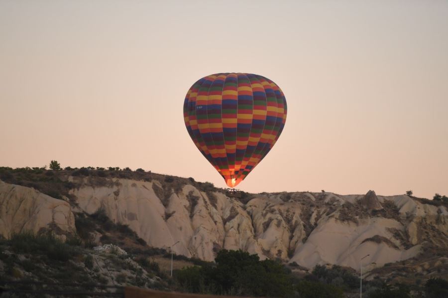 ULAŞTIRMA BAKANI BALON UÇURDU.