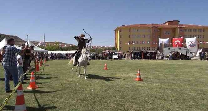 844 YILLIK GELENEK KARAKEÇİLİDE YENİLENDİ.