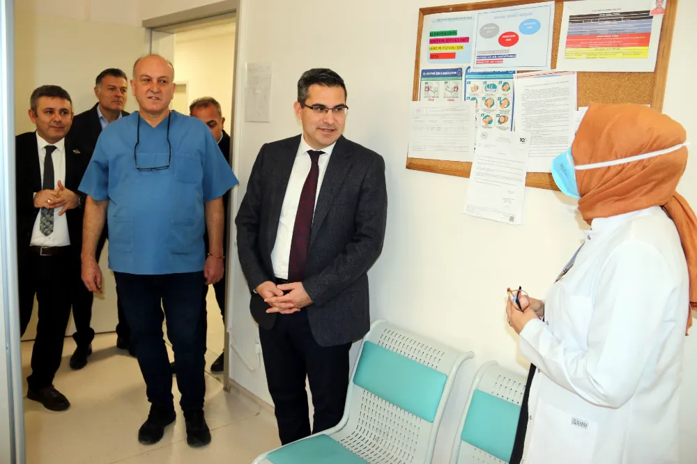 İl Sağlık Müdürü Dr. Murat AĞIRTAŞ, 22 Kasım Diş Hekimleri Günü ve 20-26 Kasım Toplum Ağız ve Diş Sağlığı Haftası nedeniyle, Ağız ve Diş Sağlığı Merkezini (ADSM) ziyaret etti.