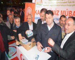 Berat Kandilinde Kırıkkale Tarım il müdürü vatandaşlara süt ikram etti.