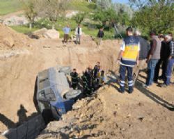 Bahşili da Öğrenci Servisi yol çalışması yapılan kanala düşerek kaza yaptı