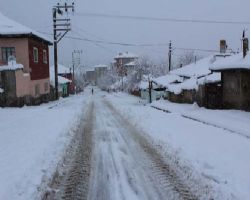 KIRIKKALME BELEDİYE BAŞKANI BİLBORDLARDA POZ VERDİ.  HALK KARDA, BUZDA, YÜRÜDÜ KİMİ BACAĞINI KİMİ KOLUNU KIRDI.