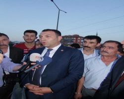 MHP'liler Doğu ve Güneydoğu İllerine Giden Otobüsleri Durdurup Kırmızı Gül ve Lokum Dağıttı